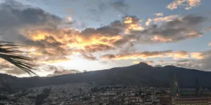 Sonnenaufgang und Sonnenuntergang am Äquator: Warum der Tag immer 12 Stunden dauert